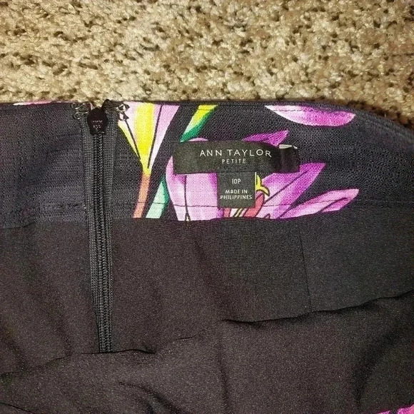 Ann Taylor Womens Pencil Straight Skirt Sz 10P Black Pink Floral Knee Length - Picture 4 of 6